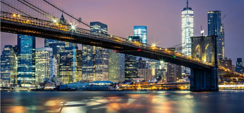 Brooklyn Bridge and Manhattan skyline at night