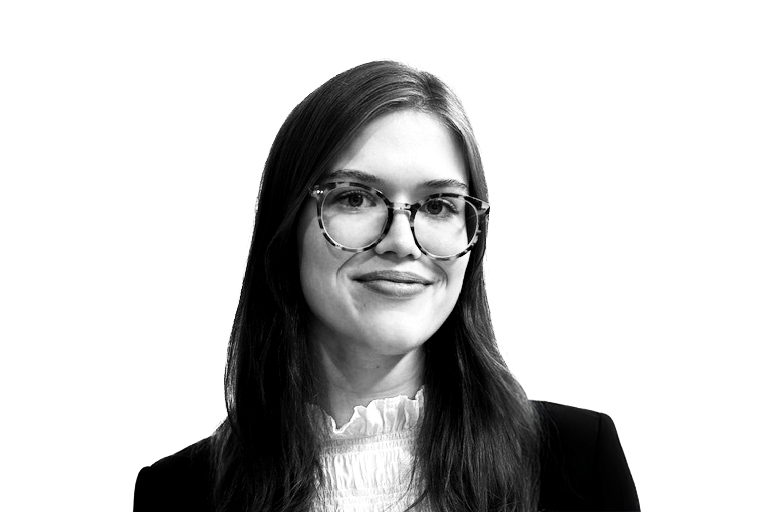Emelia Carson, Litigation Paralegal at Crew Janci